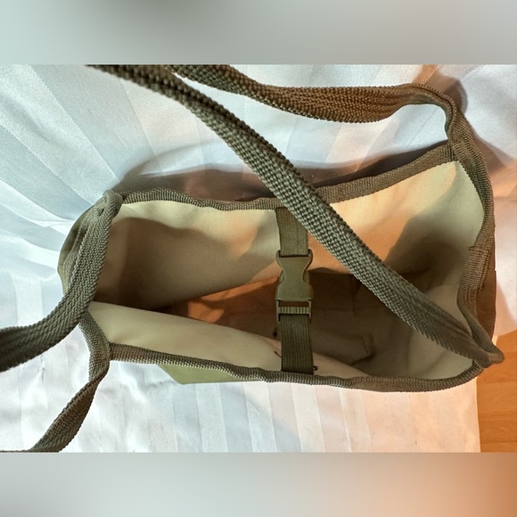 Cute Olive Green/Cream Reversible Roots Bag - Picture 7 of 10